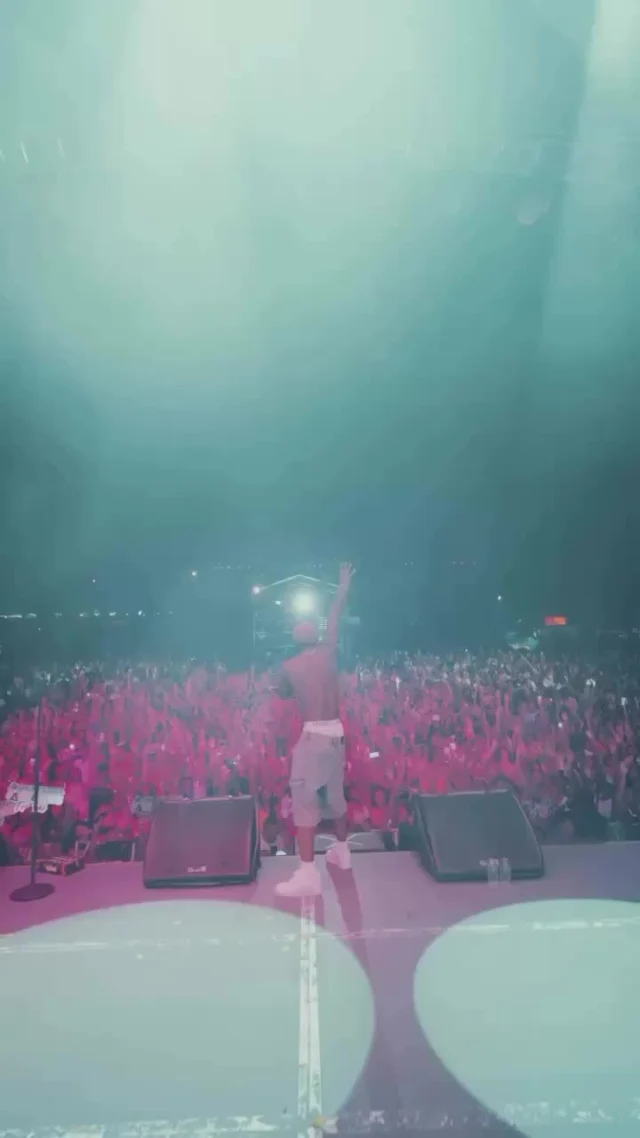 Ruger performing 'Asiwaju' in Saint Lucia